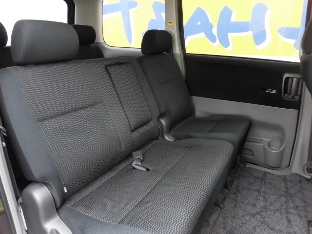 トヨタ AZR60G ヴォクシー