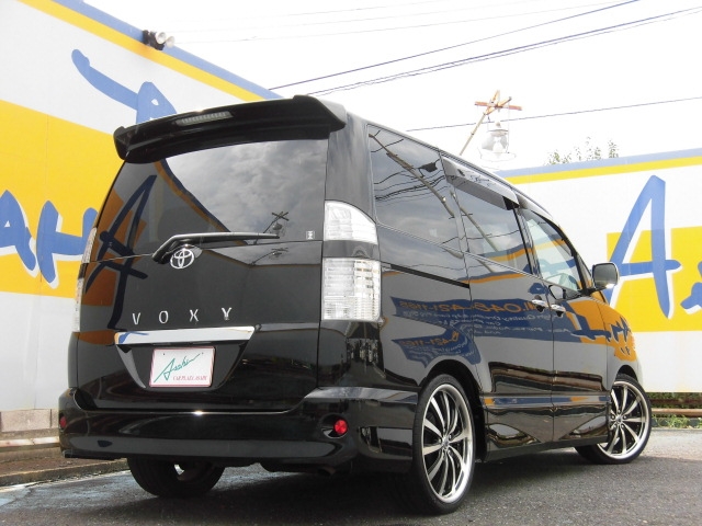トヨタ AZR60G ヴォクシー