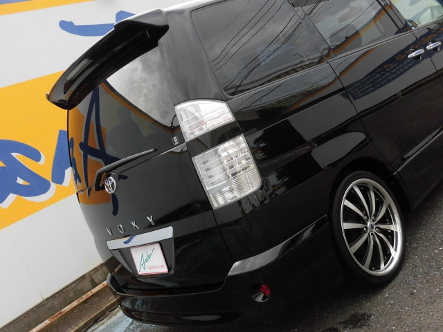 トヨタ AZR60G ヴォクシー