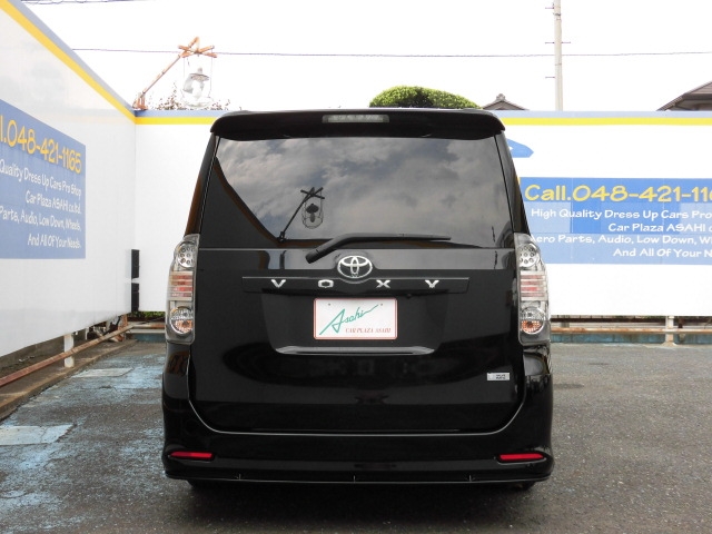 トヨタ ZRR70W ヴォクシー