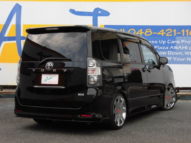 トヨタ ZRR70W ヴォクシー