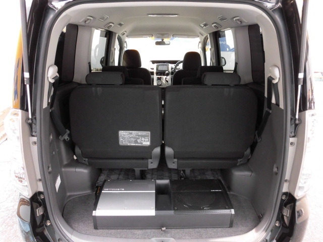 トヨタ ZRR70W ヴォクシー