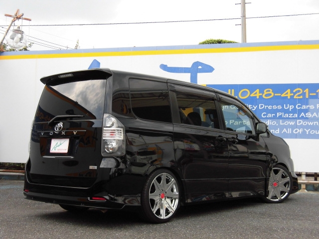 トヨタ ZRR70W ヴォクシー