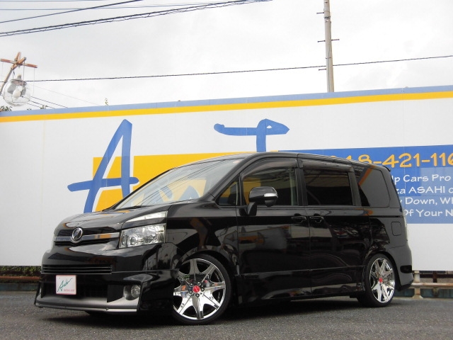 トヨタ ZRR70W ヴォクシー