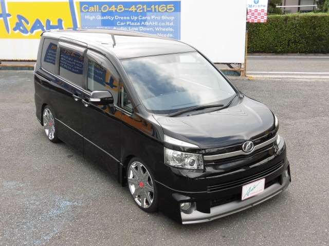 トヨタ ZRR70W ヴォクシー