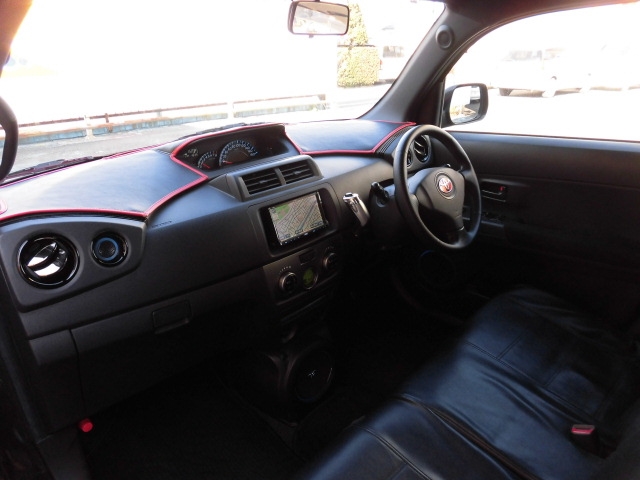 トヨタ QNC21 bB