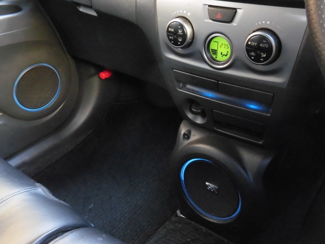 トヨタ QNC21 bB