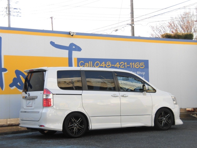 トヨタ ZRR70 ノア