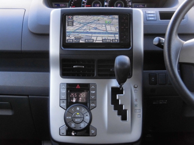 トヨタ ZRR70G ノア