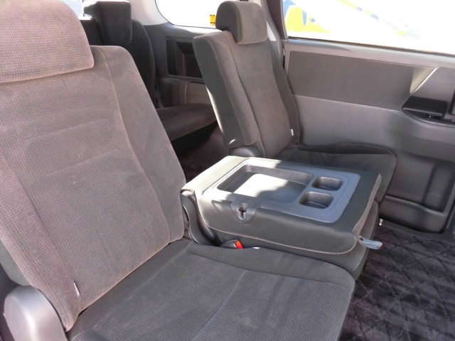 トヨタ ZRR70G ノア