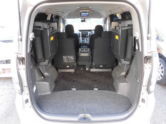 トヨタ ZRR70W ノア