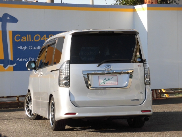 トヨタ ZRR70W ノア
