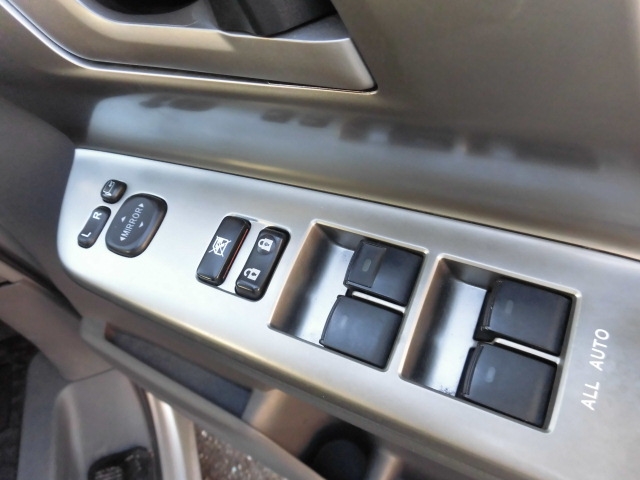 トヨタ ZRR70W ノア