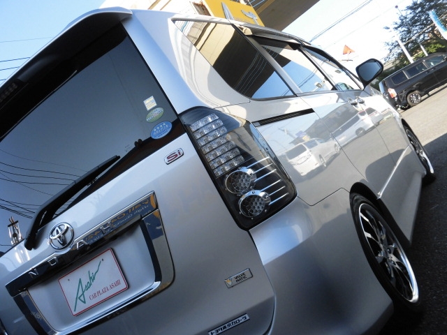 トヨタ ZRR70W ノア