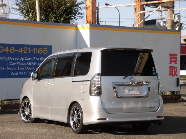 トヨタ ZRR70W ノア