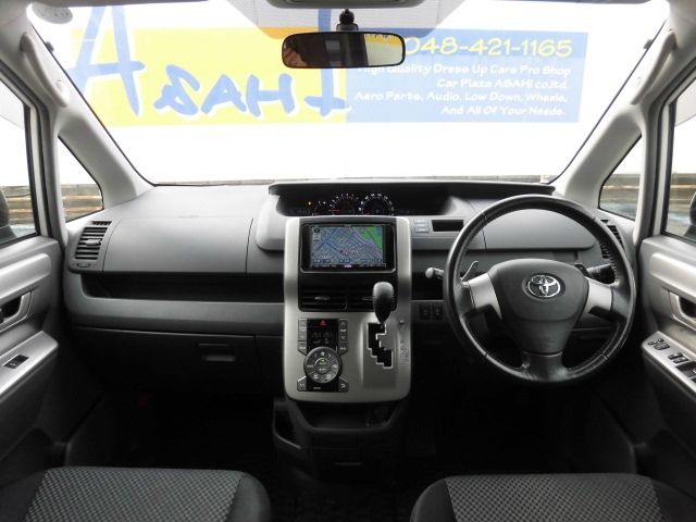トヨタ ZRR70W ノア