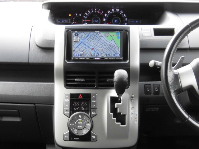 トヨタ ZRR70W ノア