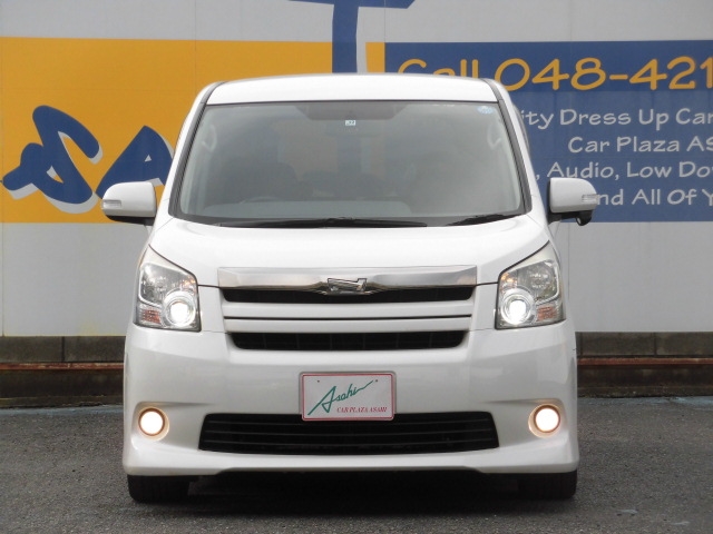 トヨタ ZRR70W ノア