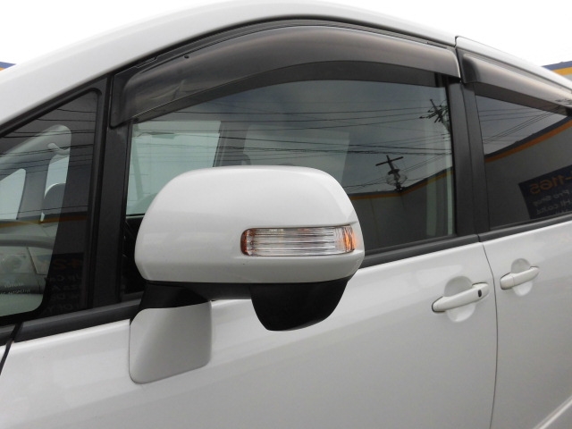 トヨタ ZRR70W ノア